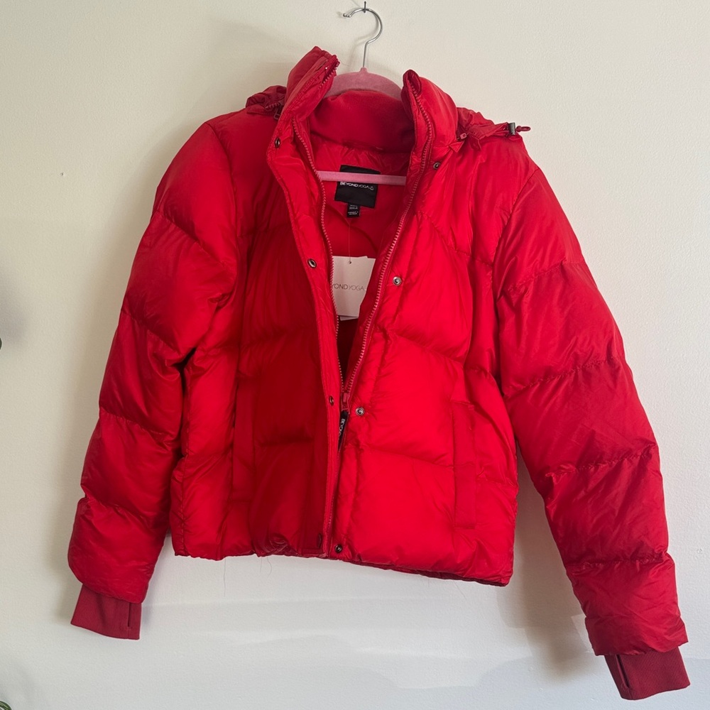 Beyond Yoga Big Cozy Hooded Puffer Jacket Size M Red NWT